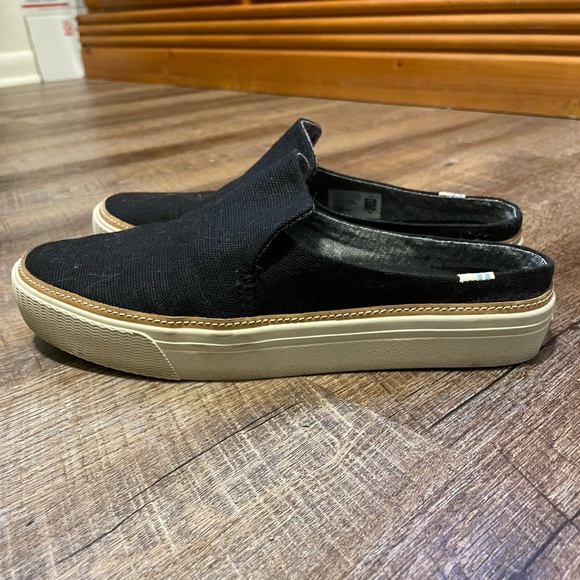 Women’s size 7.5 Tom slip one - Picture 1 of 4